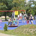Zdjęcie przedstawia plac zabaw wybudowany w ramach projektu Budżetu Obywatelskiego 2014 pod nazwą Społeczna koncepcja Węglowej.