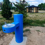 Niebieski hydrant.