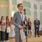 Jakub Klimiuk mówi do mikrofonu.
